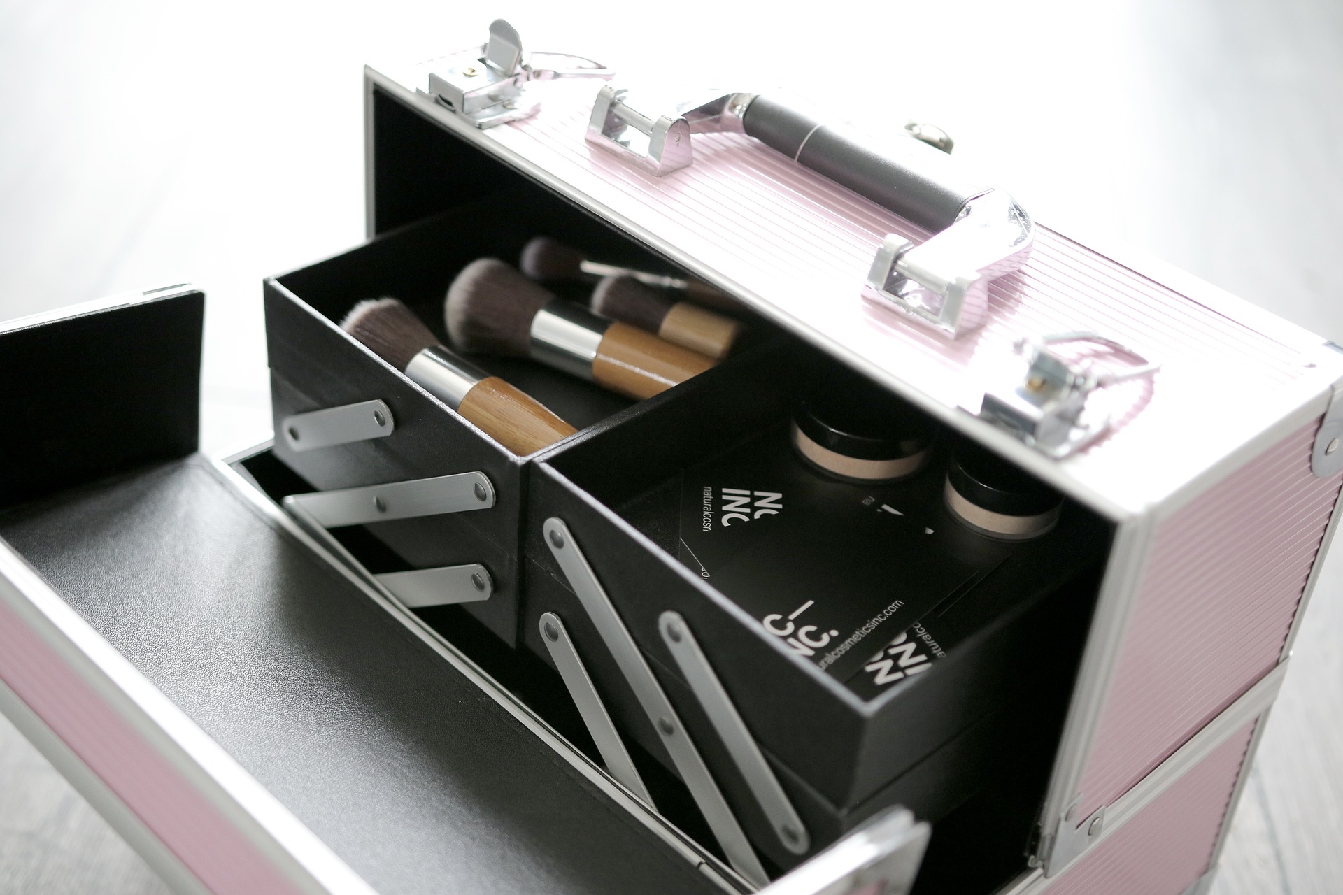 Best Mineral Makeup Properly Stored at the Makeup Kit Cabinet